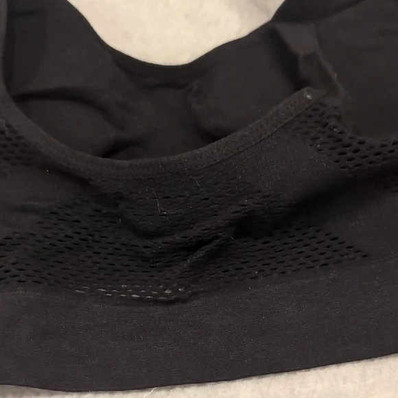 Black Seamless Bra - Picture 3 of 4